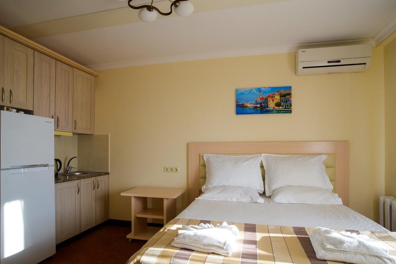 Aparthotel On Klinichna St. Kyiv Exterior photo