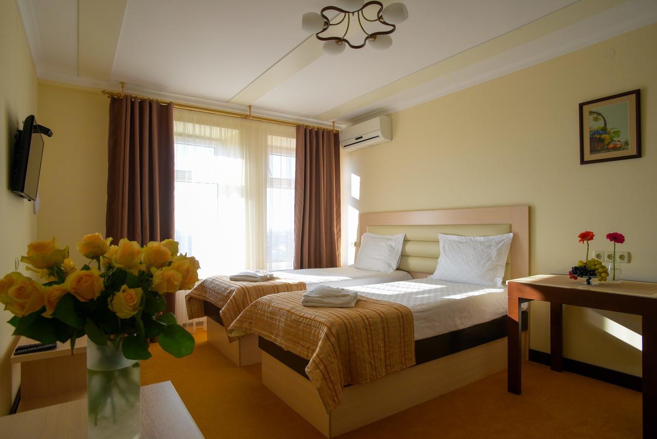 Aparthotel On Klinichna St. Kyiv Exterior photo