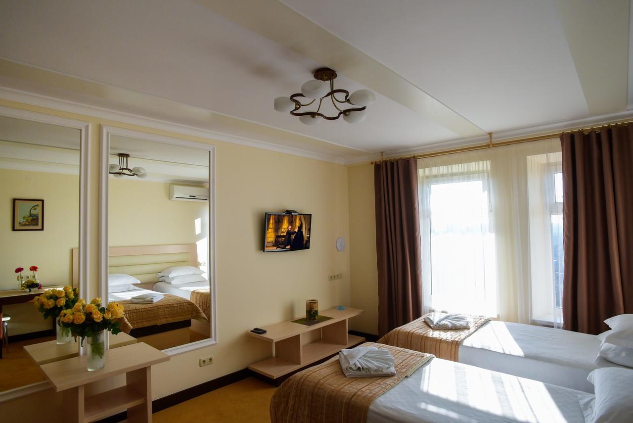 Aparthotel On Klinichna St. Kyiv Exterior photo