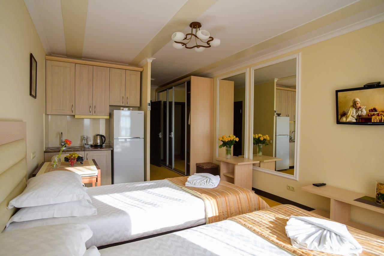 Aparthotel On Klinichna St. Kyiv Exterior photo