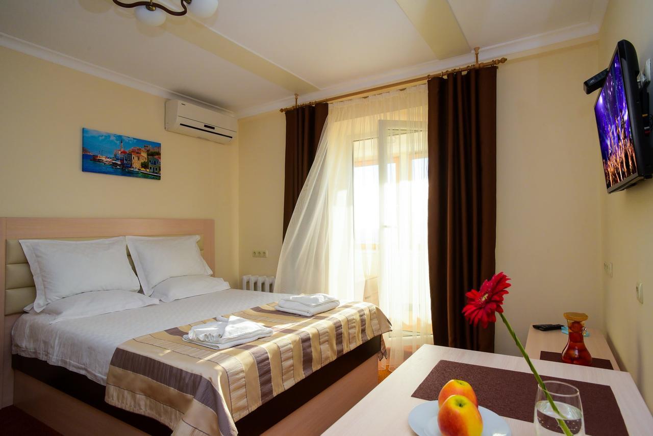 Aparthotel On Klinichna St. Kyiv Exterior photo