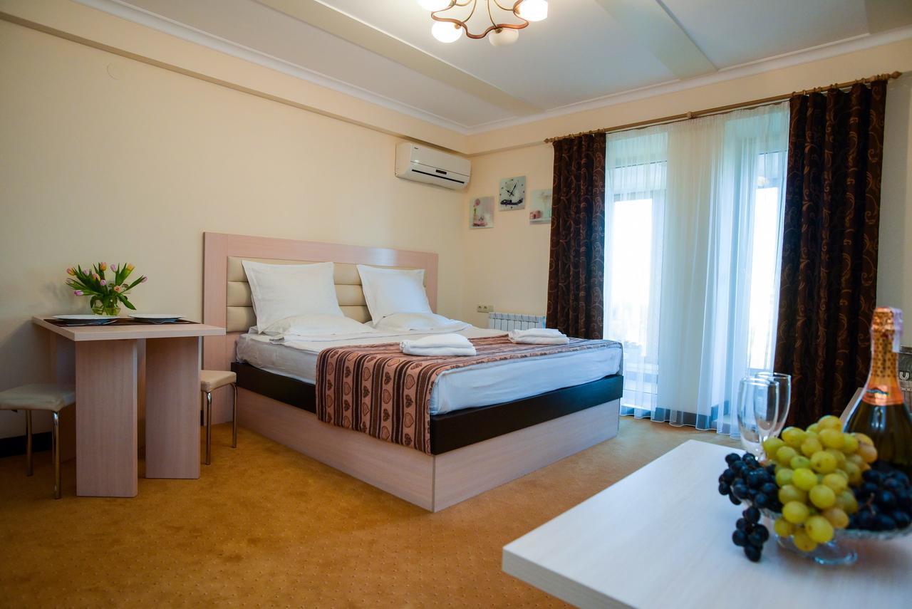 Aparthotel On Klinichna St. Kyiv Exterior photo