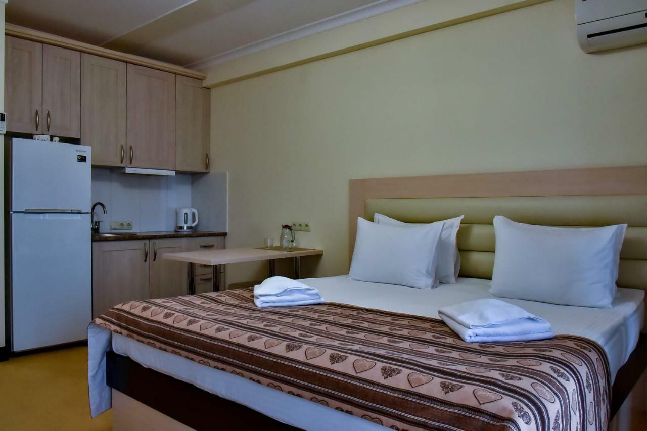 Aparthotel On Klinichna St. Kyiv Exterior photo