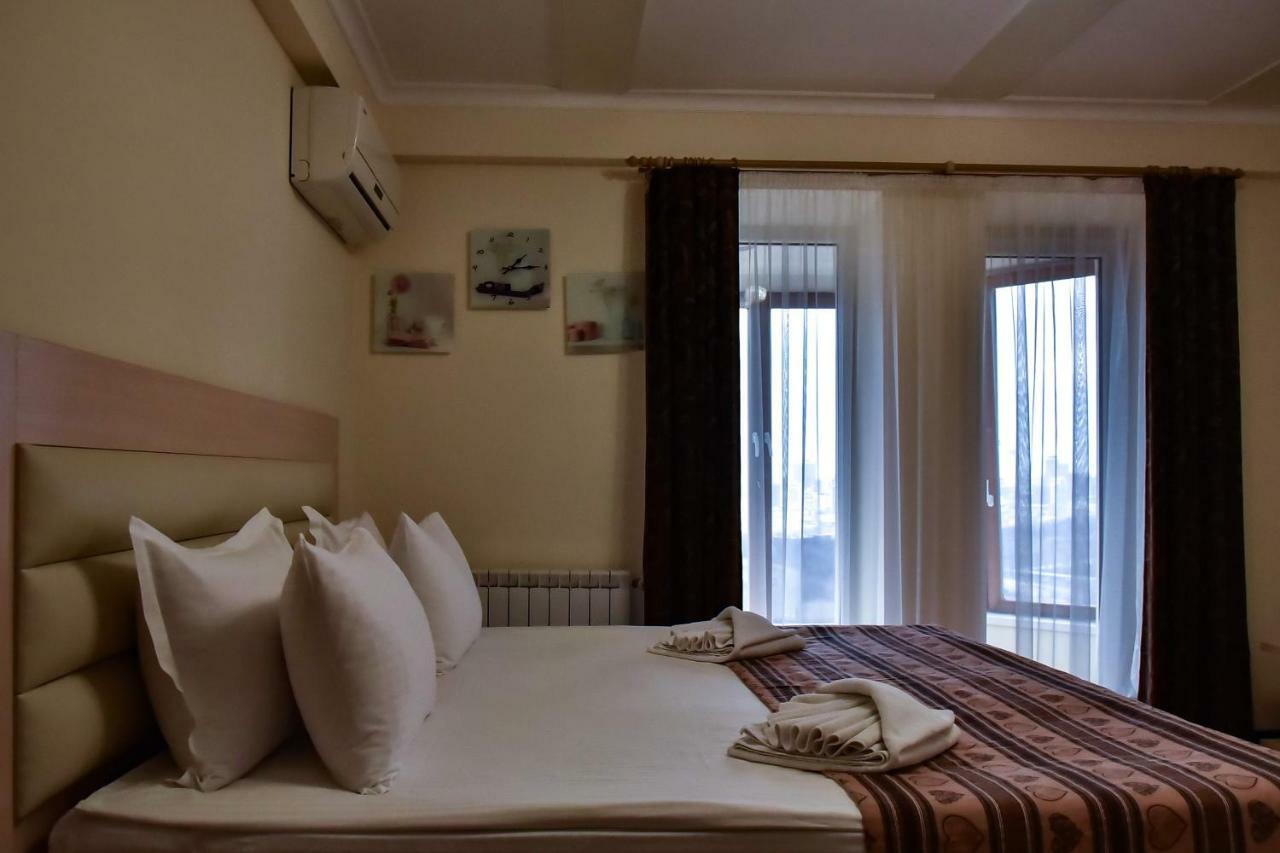 Aparthotel On Klinichna St. Kyiv Exterior photo